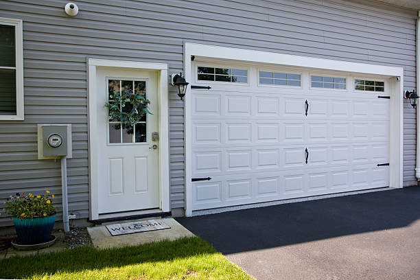 24/7 Emergency Garage Door Panel Replacement experts in Port Byron, IL